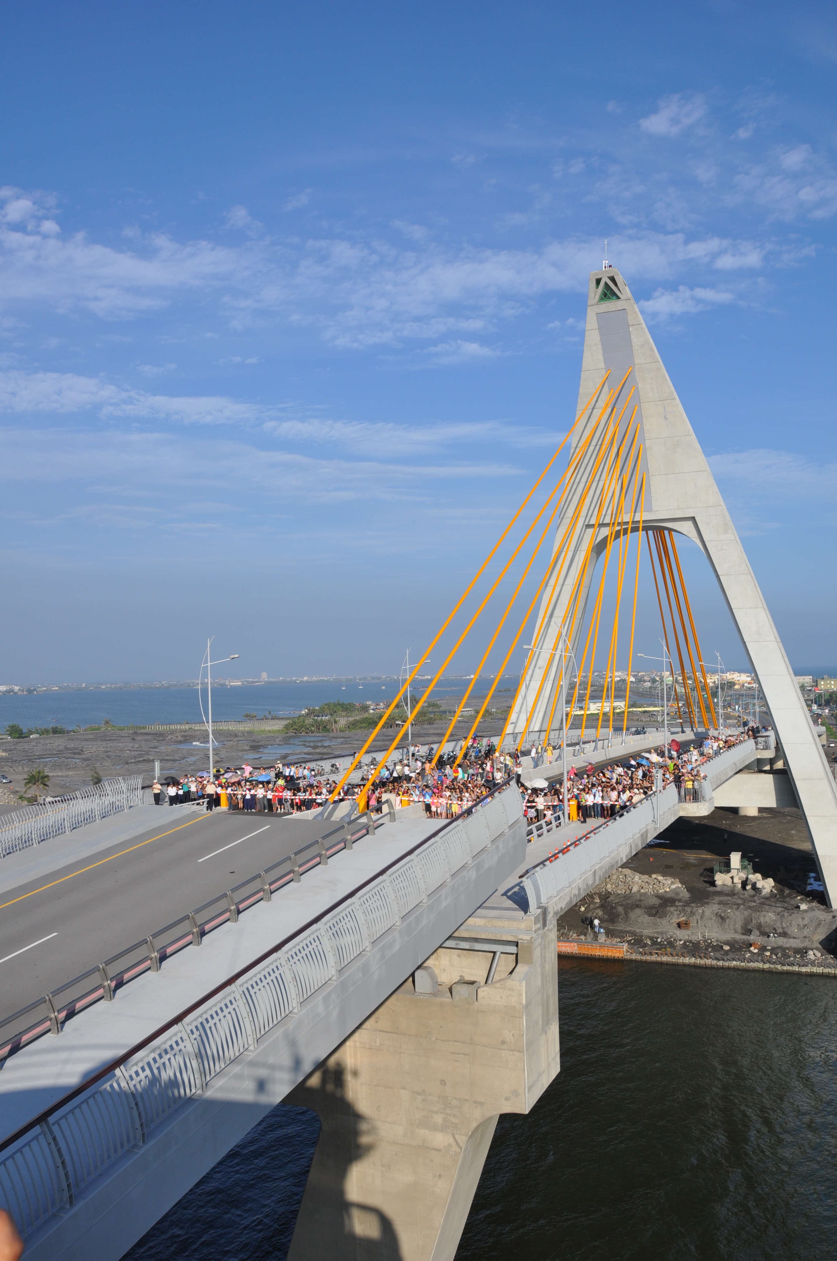 Starting in January 2017, bridge-opening show to be held on weekends only Starting in January 2017, bridge-opening show to be held on weekends only