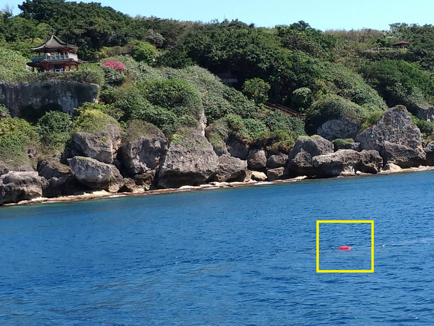 小琉球海面上繫錨浮球實景