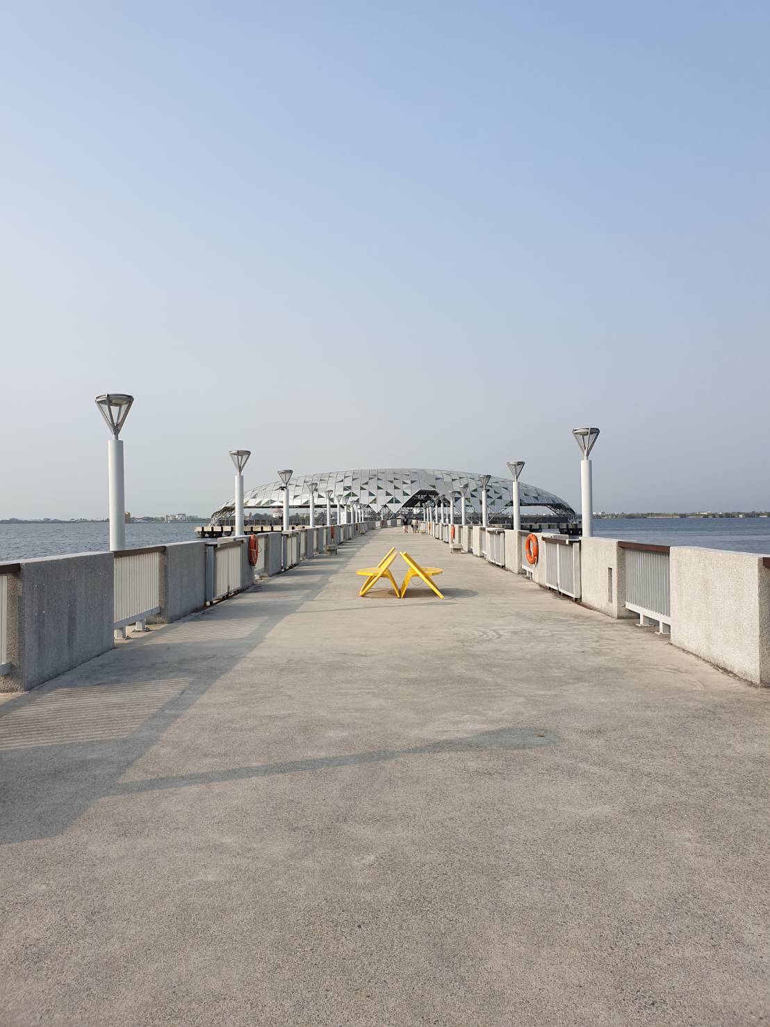 半露天の大鵬湾海上展望台 半露天の大鵬湾海上展望台