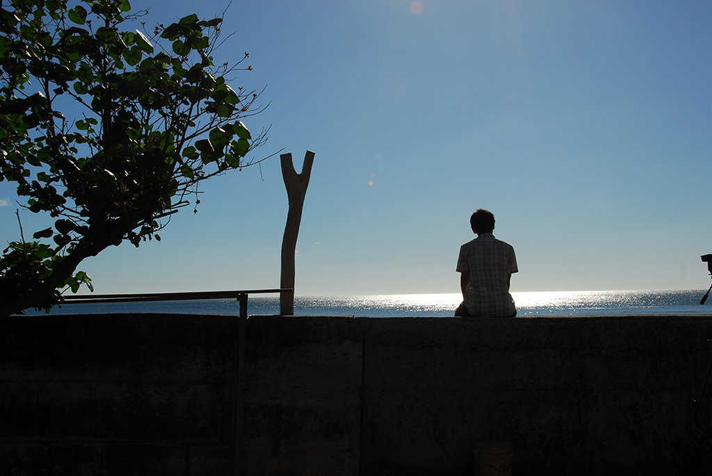 海角七號電影中的男主角阿嘉偷閒看海
