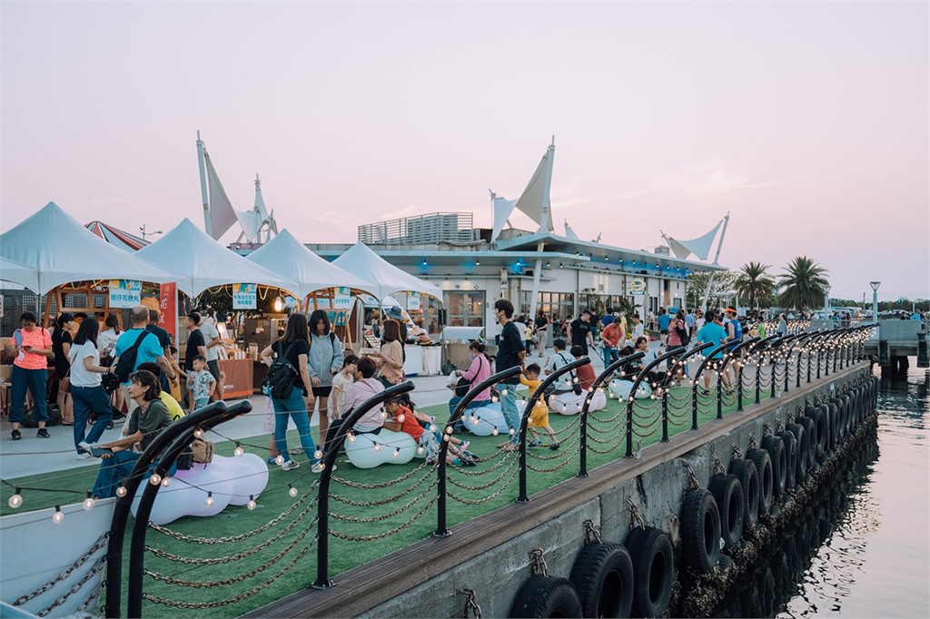 在地美食市集與夕陽音樂會