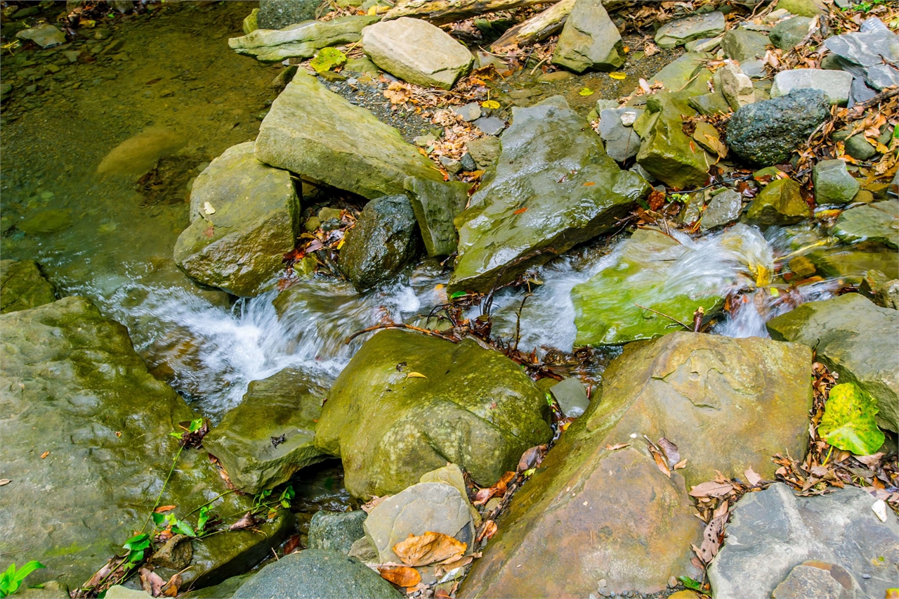 Chute d&#39;eau de sept trous