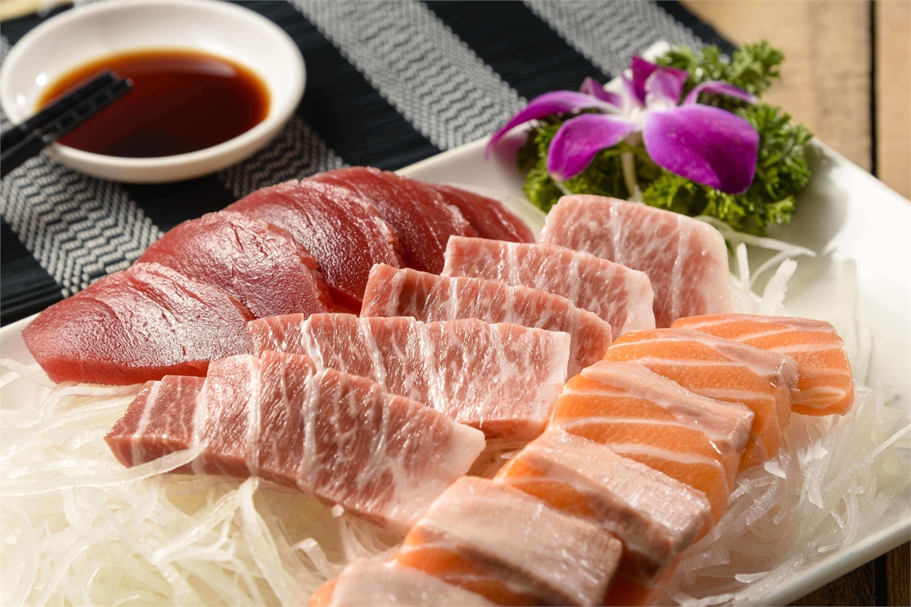 Schwarzer Tintenfisch-Sashimi