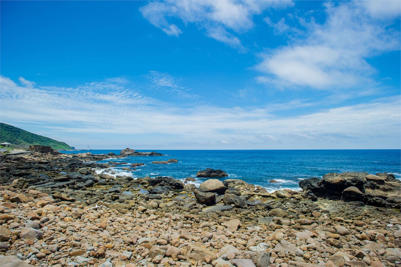 Coral reel rocks and sand coasts