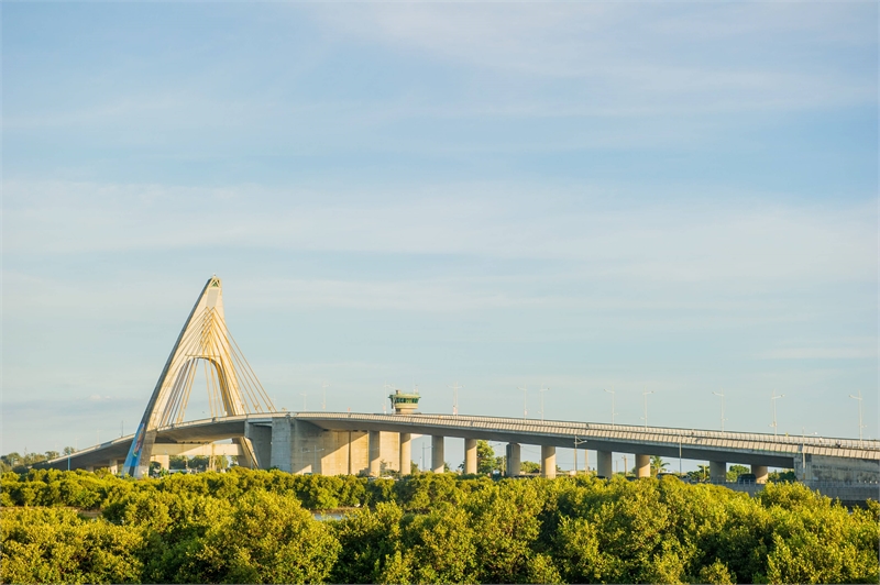 Huanwan Bay Road mit Blick auf die Pengwan Bridge