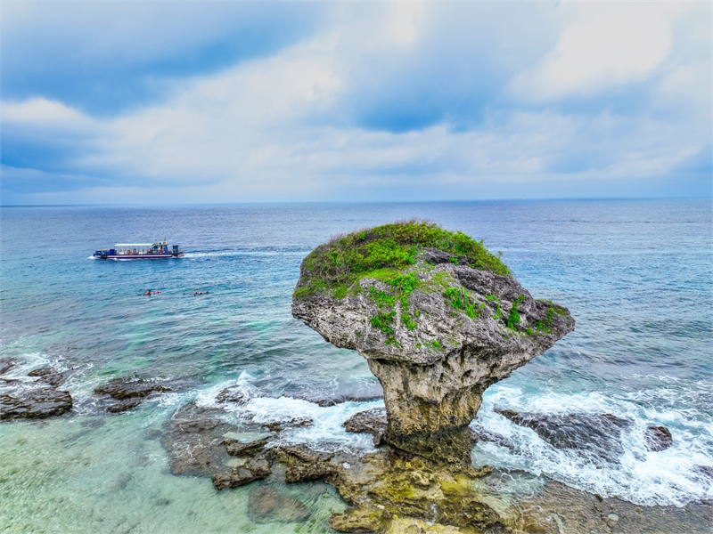 花瓶岩全景