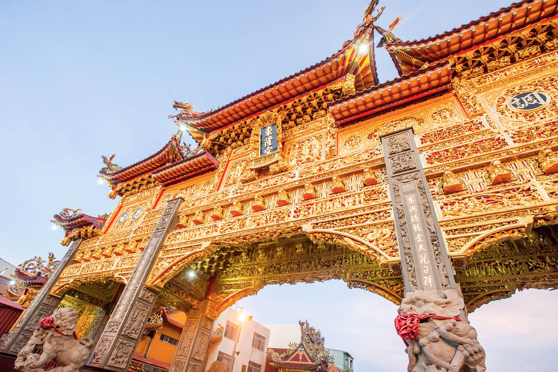 東隆宮黃金牌樓