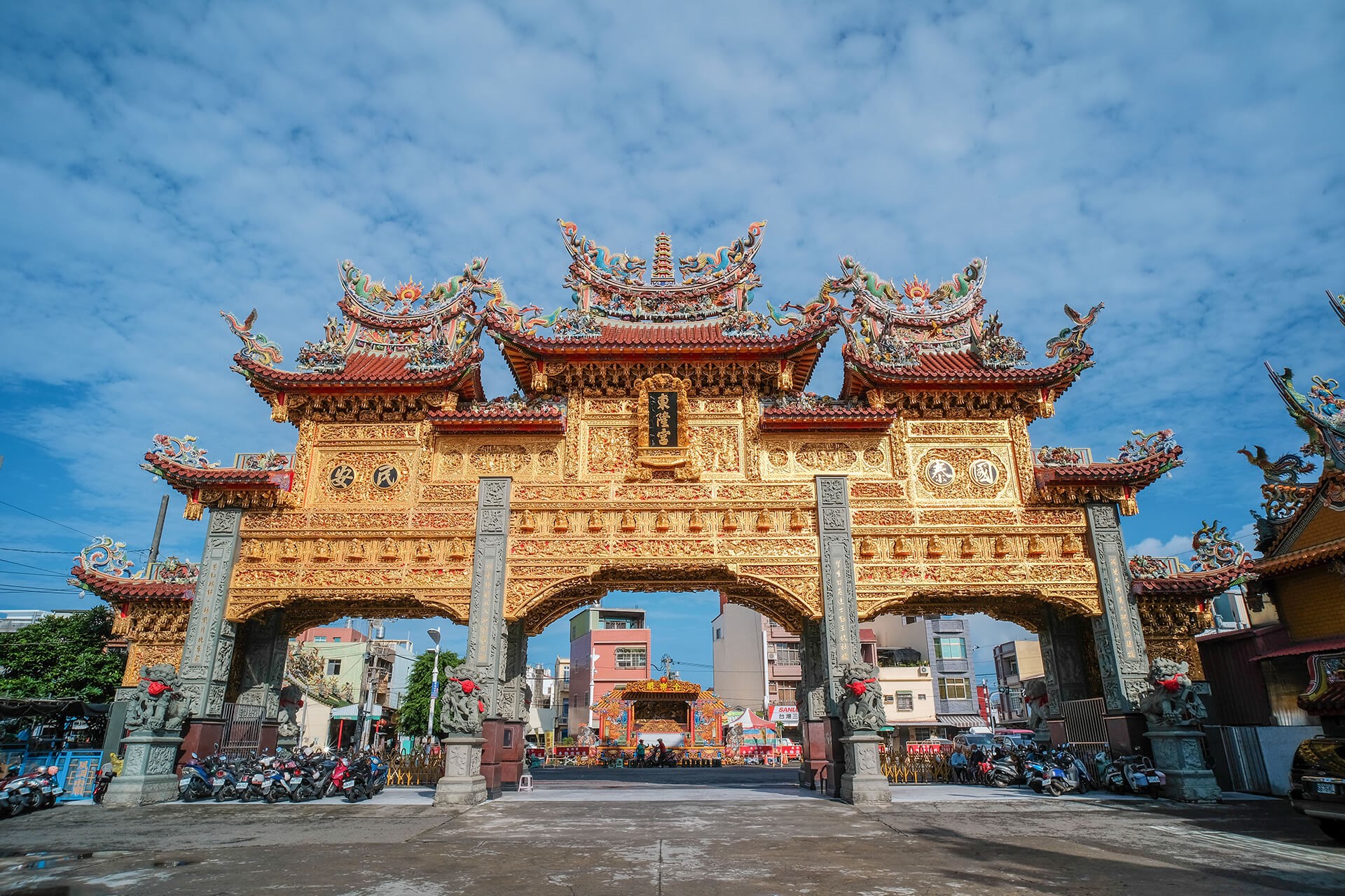 東隆宮廟埕一景