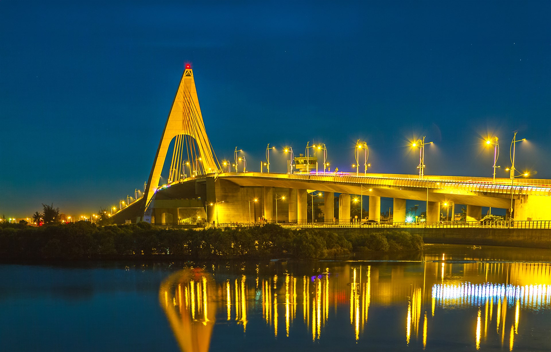 鵬灣跨海大橋夜景