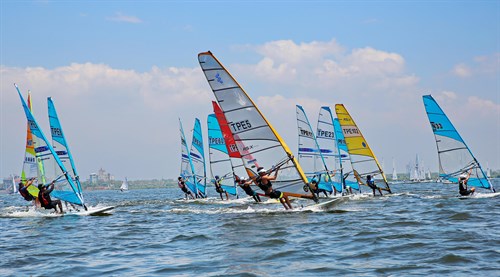 配合大鵬灣帆船生活節「重型帆船橫渡小琉球邀請賽」，鵬灣跨海大橋開橋時間